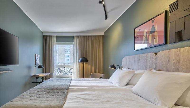 Superior King Room image 4