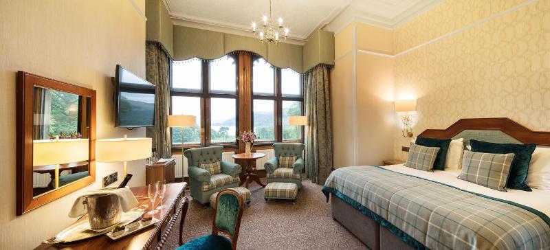 Deluxe Lake View Double Room image 2