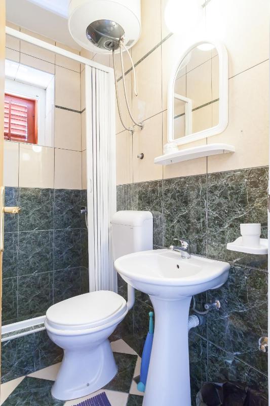 Economy Double Room image 2