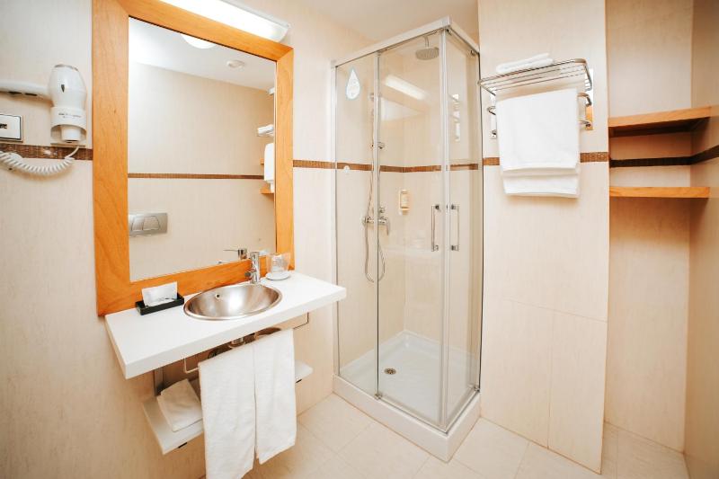 Double Room image 2