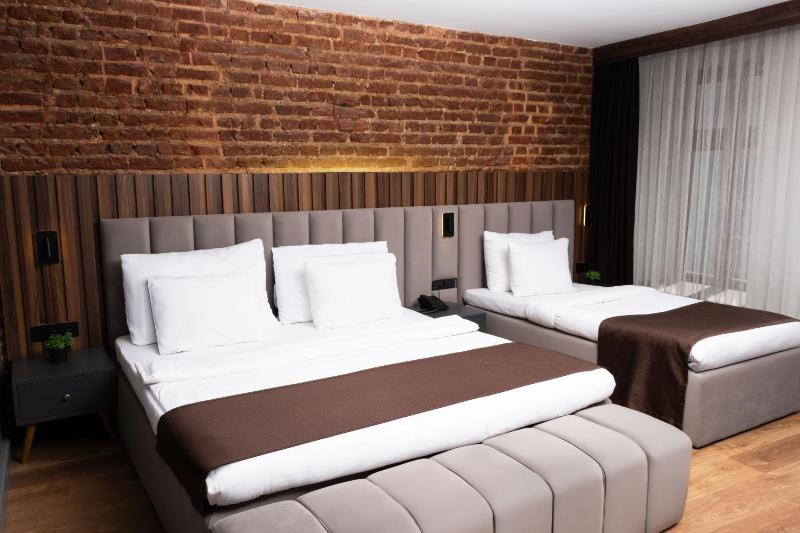 Classic Triple Room image 4