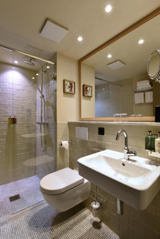 Corner Suite image 3