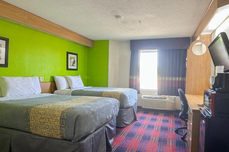 2 Full Bed Smoking image 3