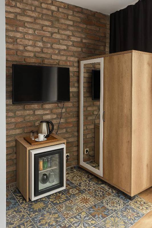 Standard Double or Twin Room image 3