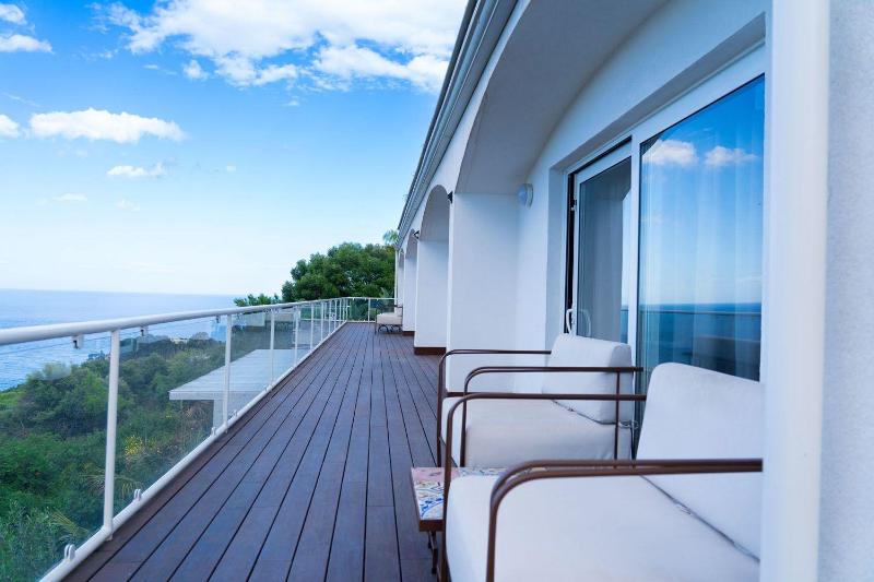 One-Bedroom Apartment with Sea View image 2