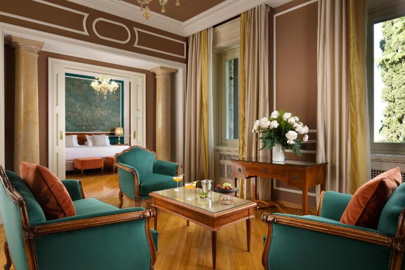 Suite with Garden View image 3