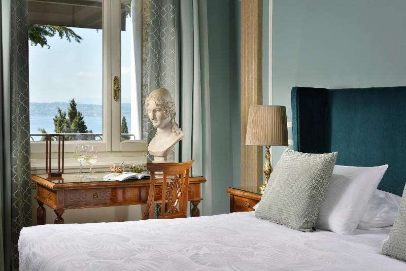 Deluxe Lake View with Balcony image 4