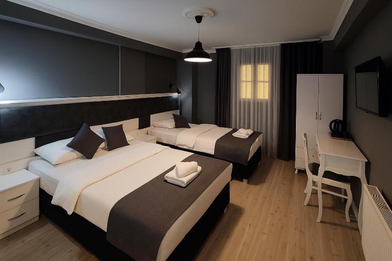 Economy Triple Room - Basement Floor (No Window) image 4