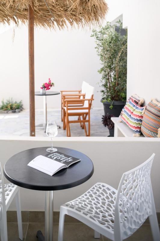 Standard Room with Garden View image 3