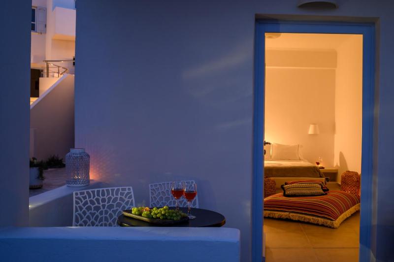 Standard Room with Garden View image 2