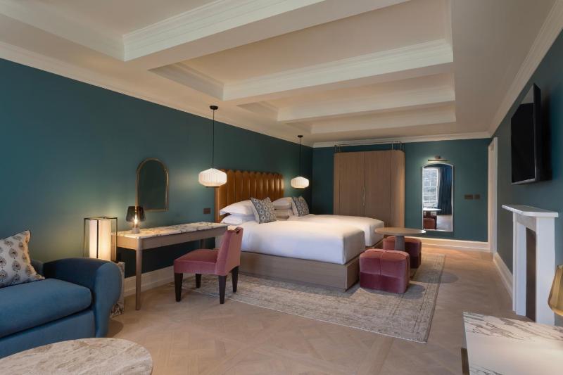 Deluxe Suite image 1