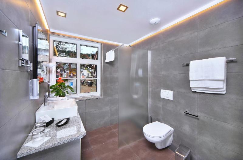 Deluxe Double Room with Extra Bed image 2