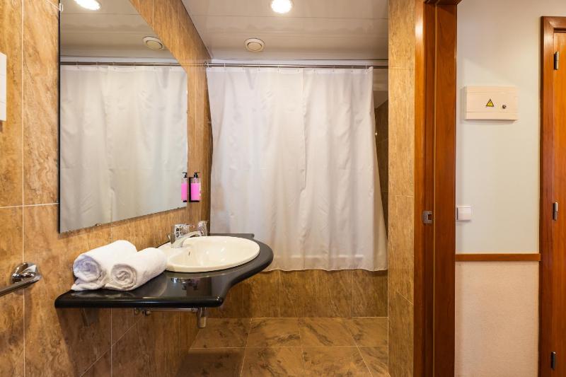 Single Room image 4