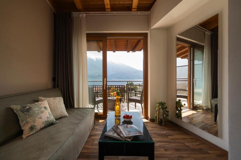 Deluxe Double Room with Balcony image 3