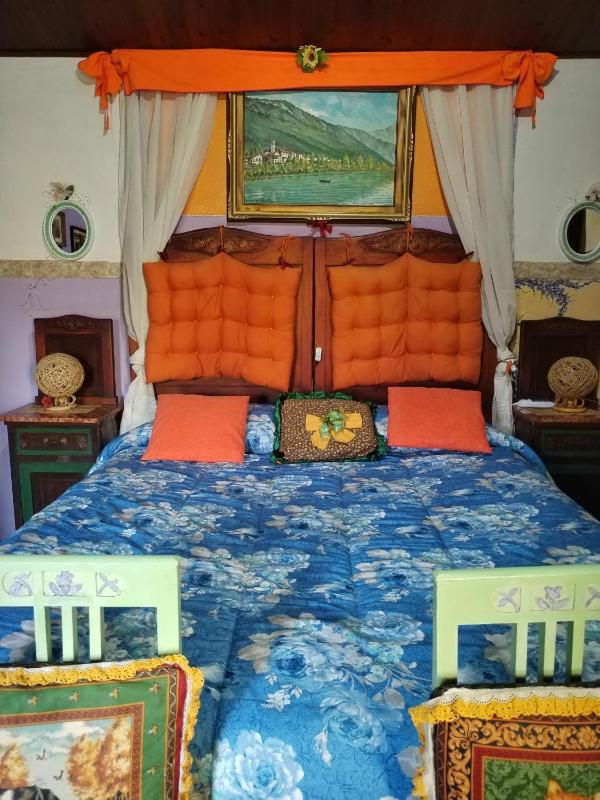 Double Room with Shared Bathroom image 4
