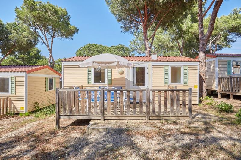 Three-Bedroom Mobile Home (8 Adults) image 1