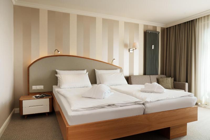 Standard Double Room image 3
