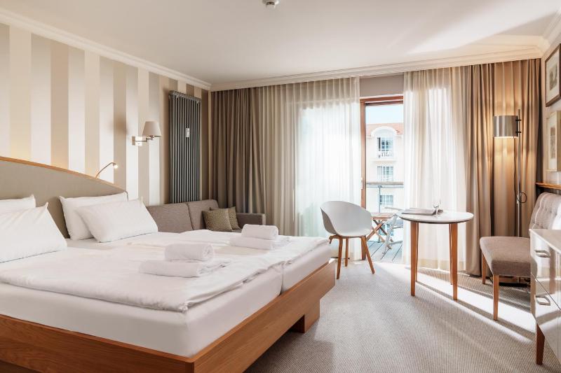Double Room with Balcony image 1