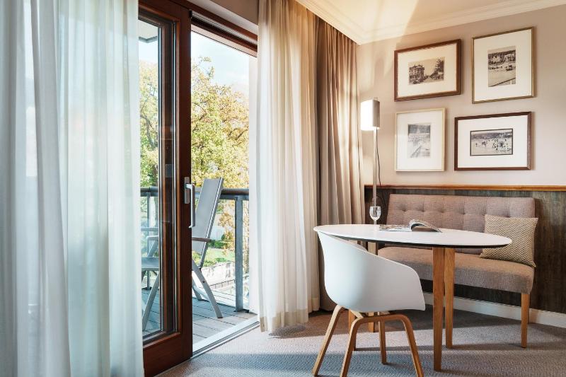 Double Room with Balcony image 4