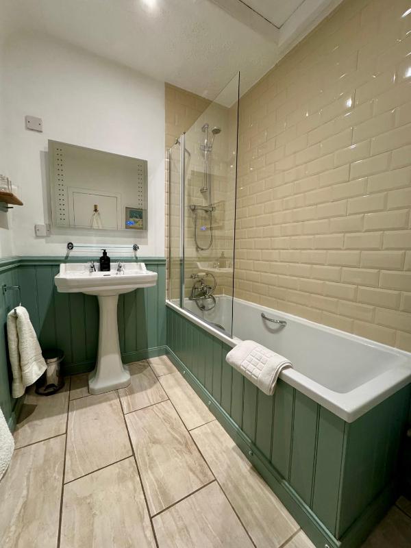 Standard Twin Room image 2