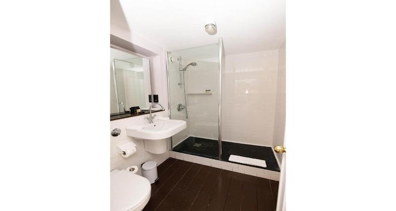 Classic King Room  image 3