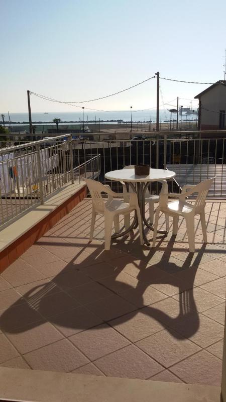Triple Room with Balcony and Sea View image 2
