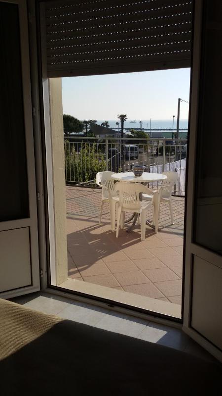Triple Room with Balcony and Sea View image 3