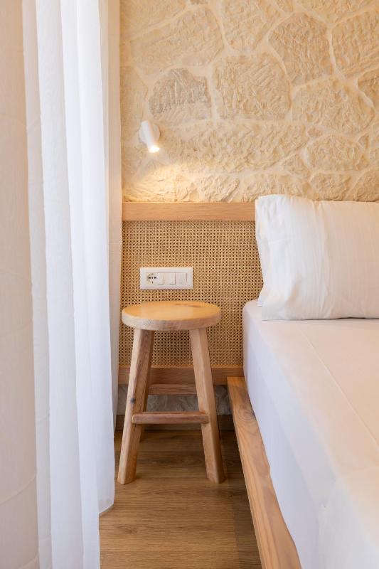 Deluxe Double Room with Balcony and Sea View image 1