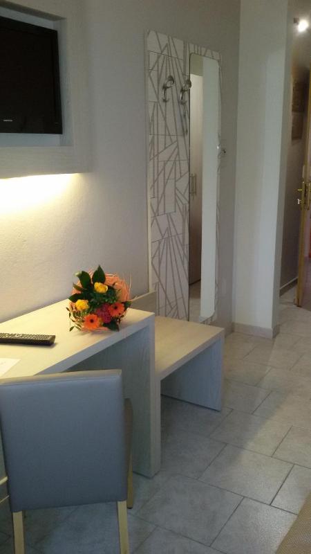 Double Room image 3