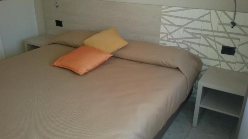 Single Room image 3