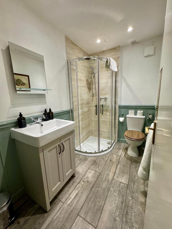 Single Room with Private External Bathroom image 3