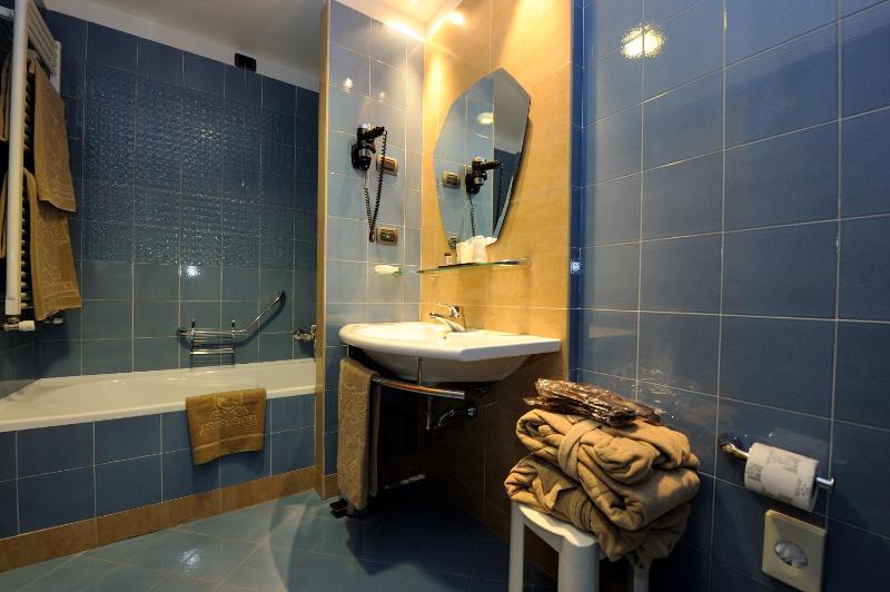 BV Grand Hotel Assisi - image 4