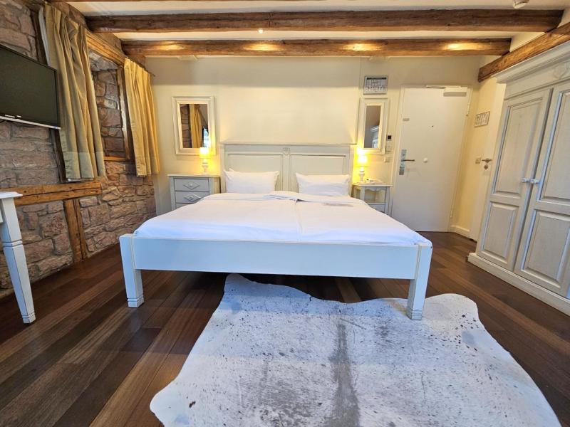 Deluxe Double Room image 4