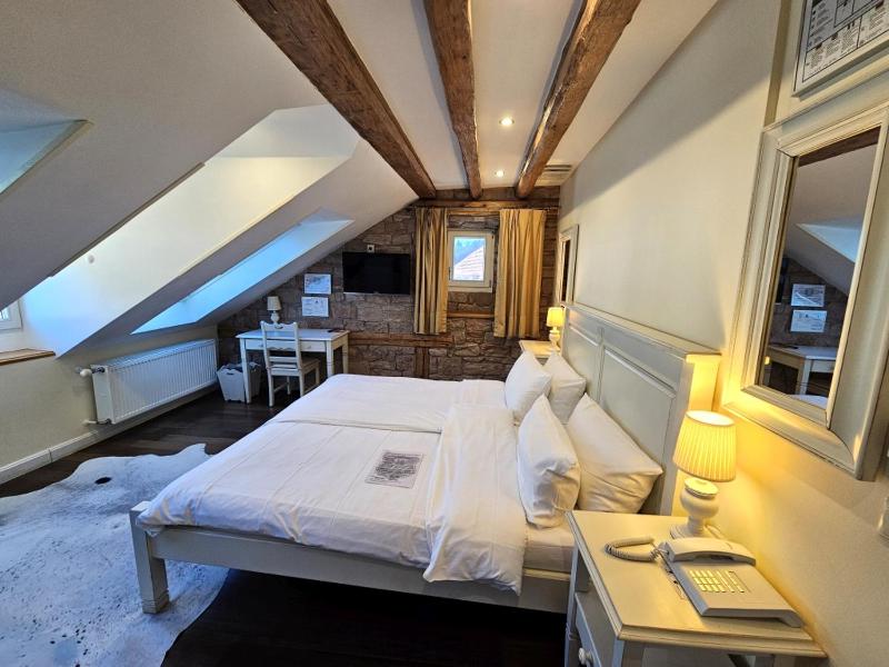 Deluxe Double Room image 2