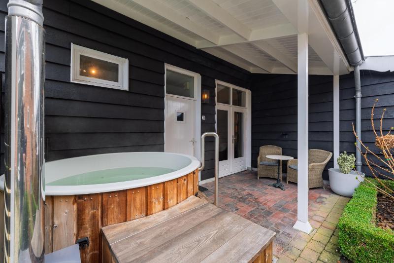 Double Room with Patio image 3