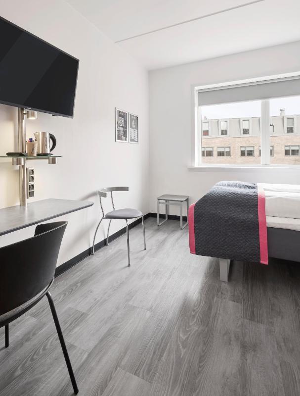 Captain Room image 3