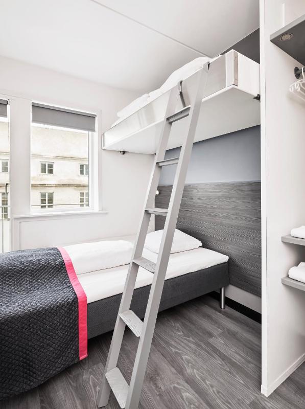 Standard Queen Room image 1