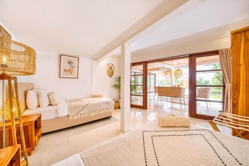 Villa Aurora - Private 6 BDR Villa in Seminyak prime Location Pool & Garden - image 13