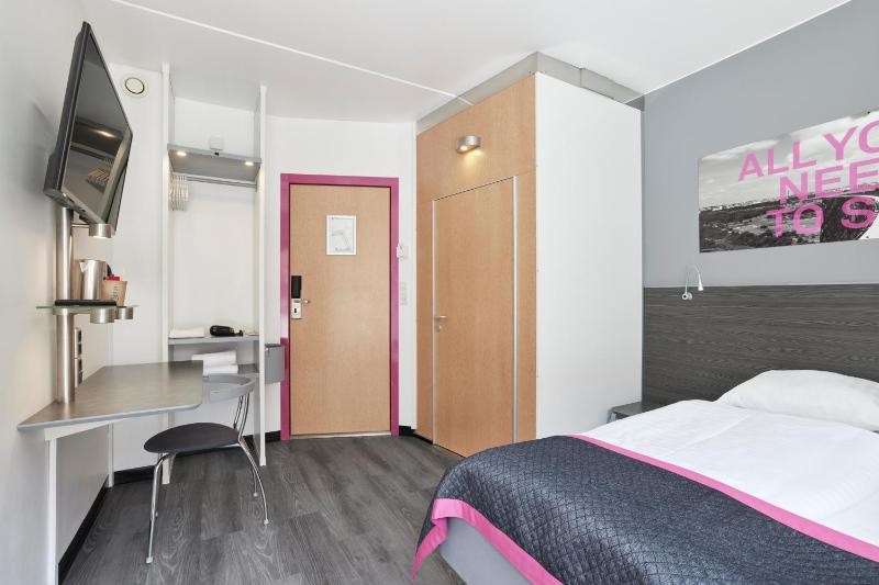 Captain Room image 4