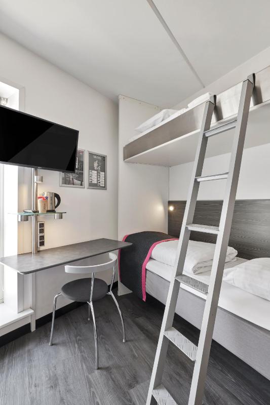 Economy Twin Room image 4