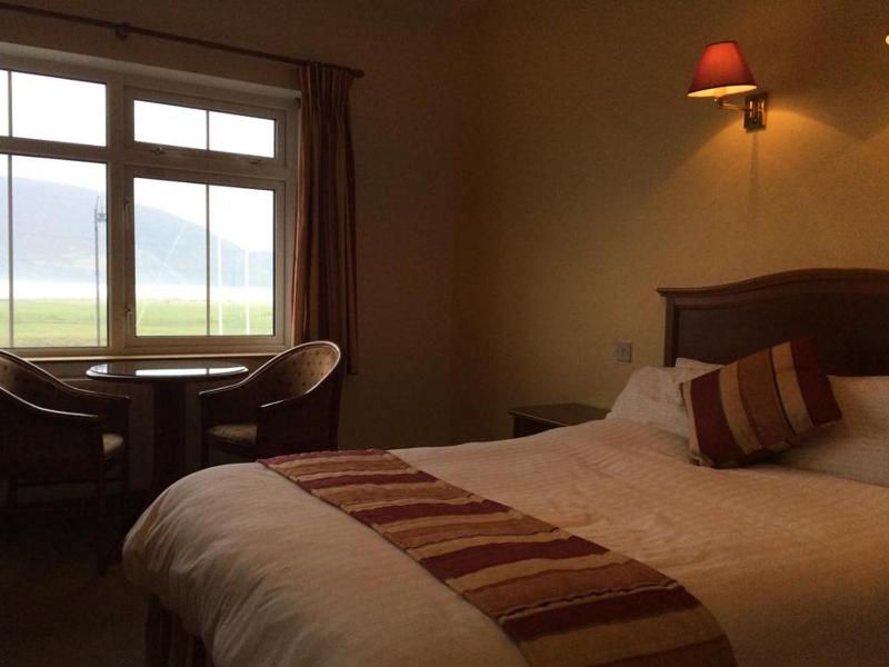 Double Room image 3