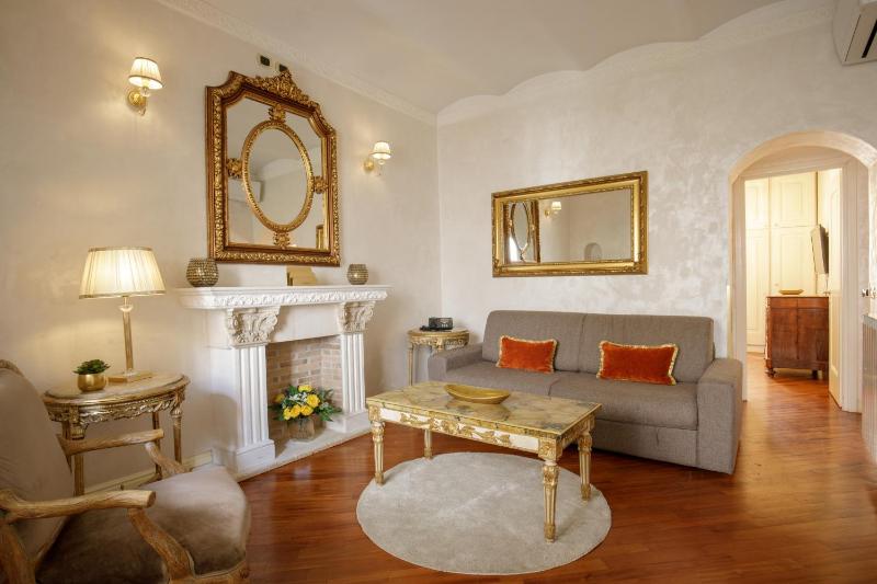 Condotti Corner Apartment Piazza di Spagna - image 14
