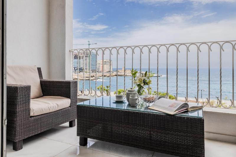 Bright 3BR with Sea Views in Central Sliema by Buena Vista - image 1