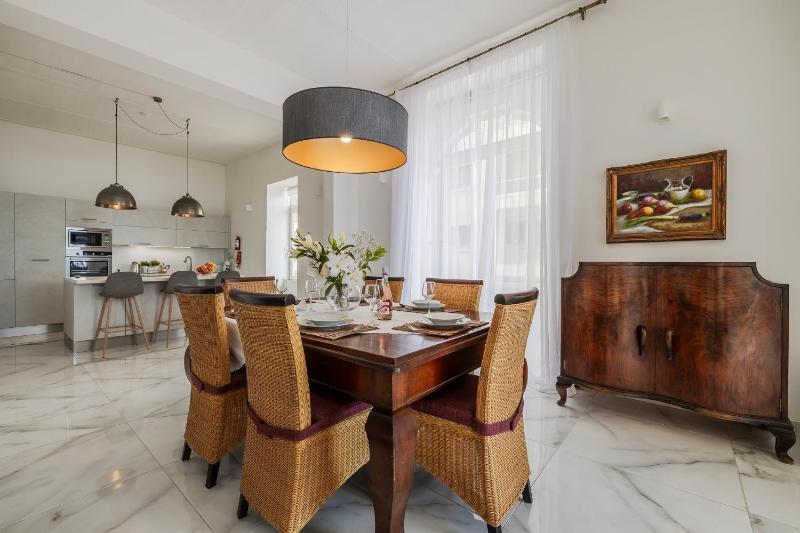 Bright 3BR with Sea Views in Central Sliema by Buena Vista - image 9