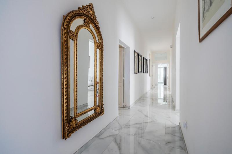 Bright 3BR with Sea Views in Central Sliema by Buena Vista - image 7