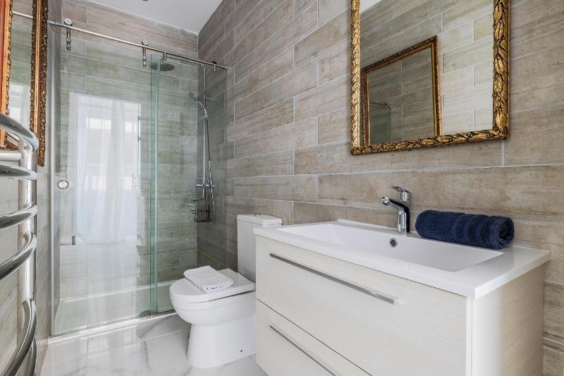 Bright 3BR with Sea Views in Central Sliema by Buena Vista - image 13