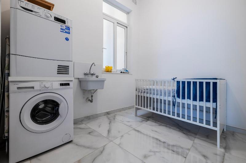 Bright 3BR with Sea Views in Central Sliema by Buena Vista - image 8