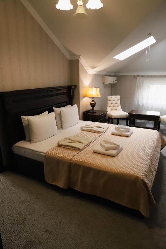 Suite with Lake View image 4