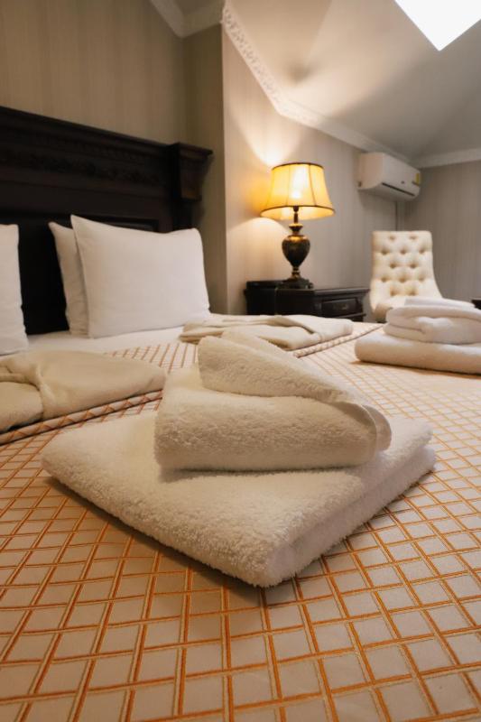 Suite with Lake View image 3