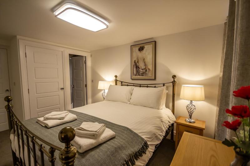 Two-Bedroom House image 4